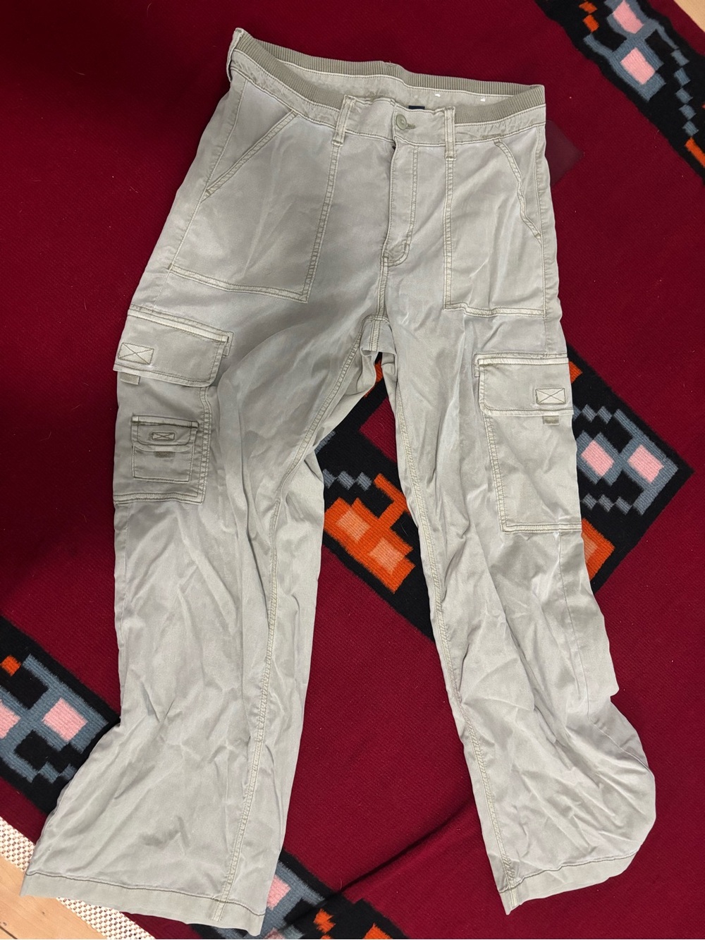 American Eagle Outfitters Men's Cargo Pants in Light Khaki